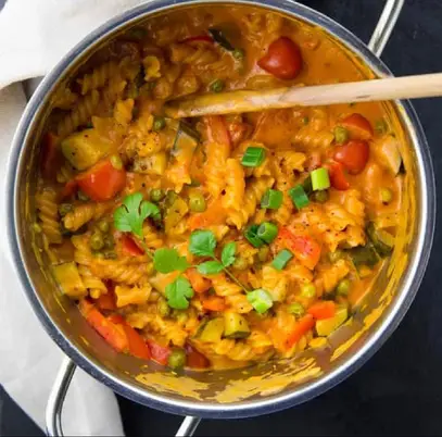 Spinat-Tomaten-Pasta Eintopf – Schnelles One-Pot Rezept in 15 Minuten