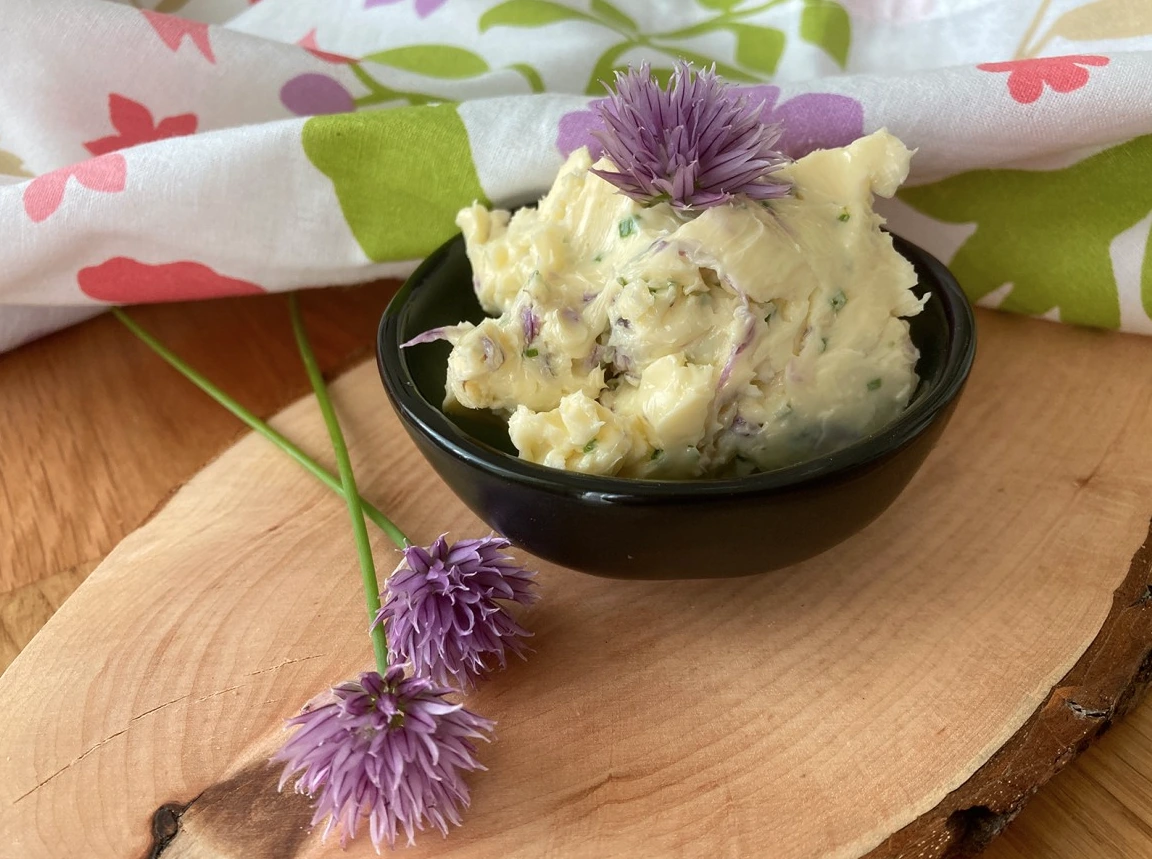 Schnittlauchblüten-Butter